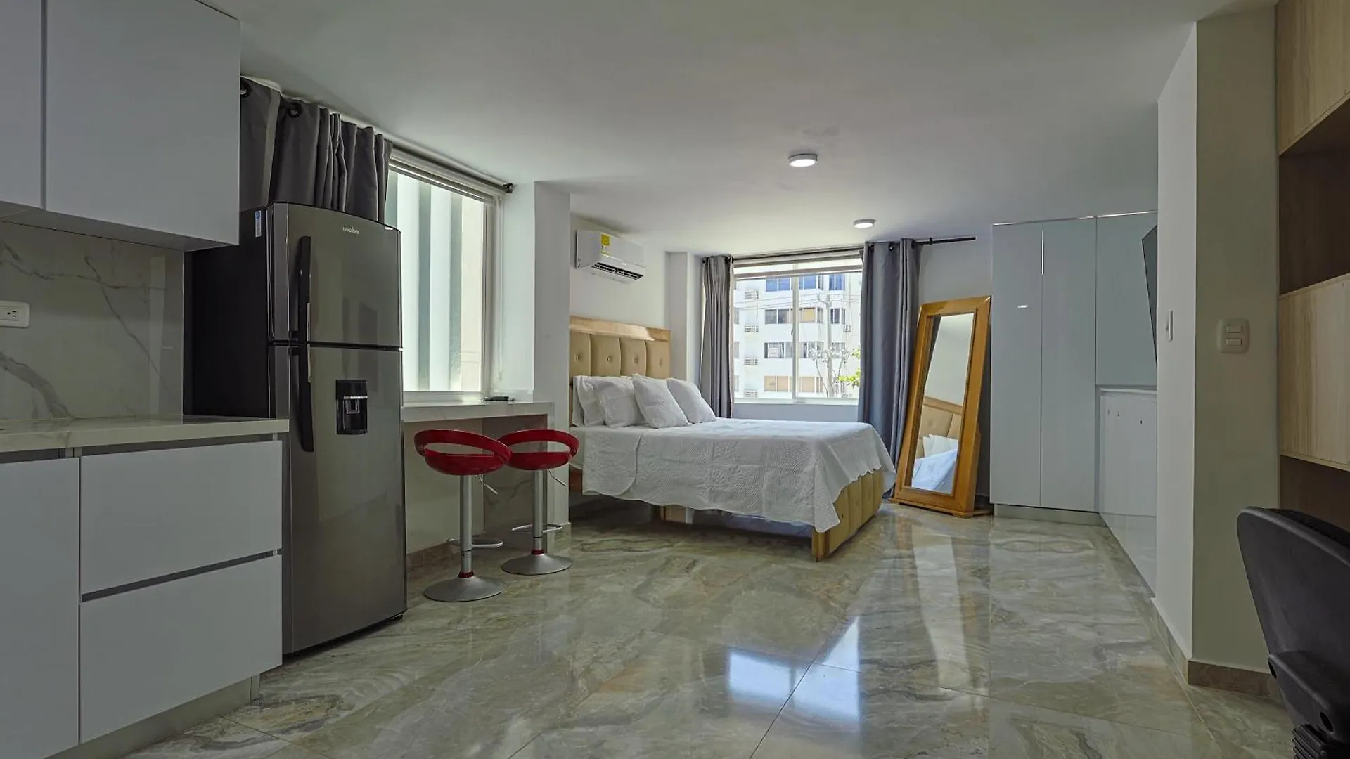Lujoso Apartamento Con Salida A La Playa Cartagena